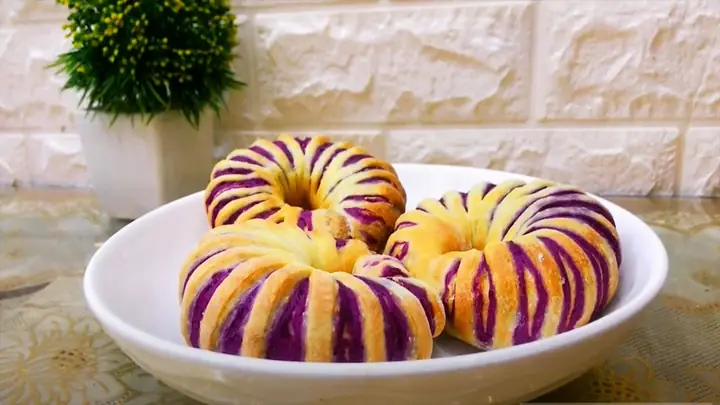 Bánh Mì Khoai Lang Nướng: Công Thức Hoàn Hảo Từ Nguyên Liệu Đến Thành Phẩm Bánh Mì Khoai Lang Nướng: Công Thức Hoàn Hảo Từ Nguyên Liệu Đến Thành Phẩm