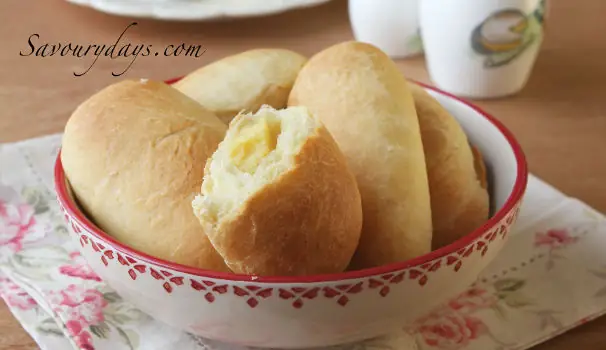 Đánh Giá Chi Tiết Các Loại Bánh Mì Ngọt Nhân Kem Trứng: Nên Chọn Loại Nào Cho Bữa Sáng Chuẩn Vị?