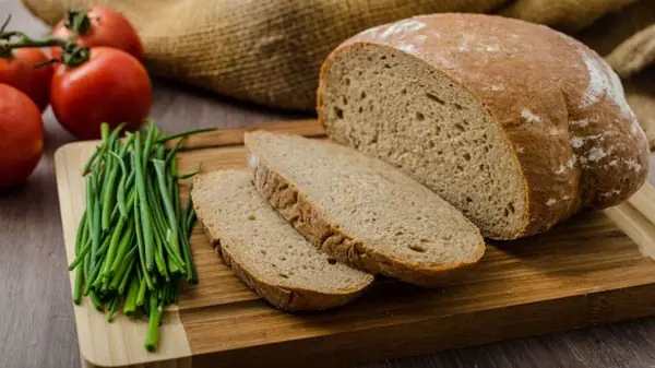 Bánh Mì Nguyên Cám Bao Nhiêu Calo Và Những Lợi Ích Sức Khỏe Bất Ngờ