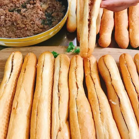 Đánh Giá Chi Tiết Bánh Mì Que Chip Chip: Vị Ngon Chuẩn Vị Hay Chỉ Là "hiệu Ứng Đám Đông"?