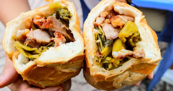 Review Chi Tiết Bánh Mì Sườn Sụn Cải Chua: Top 5 Quán Ngon, Giá Rẻ