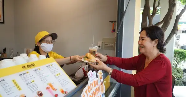 Khám Phá Vẻ Đẹp Văn Hoá Qua Tách Cà Phê Và Lát Bánh Mì