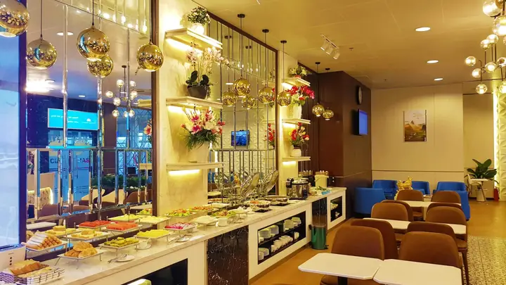 Khám Phá Vẻ Đẹp Văn Hoá Qua Tách Cà Phê Và Lát Bánh Mì