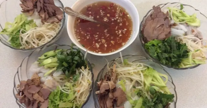 Bánh Mướt Ăn Với Gì? Khám Phá 10+ Món Ngon Hấp Dẫn Không Thể Bỏ Qua Bánh Mướt Ăn Với Gì? Khám Phá 10+ Món Ngon Hấp Dẫn Không Thể Bỏ Qua