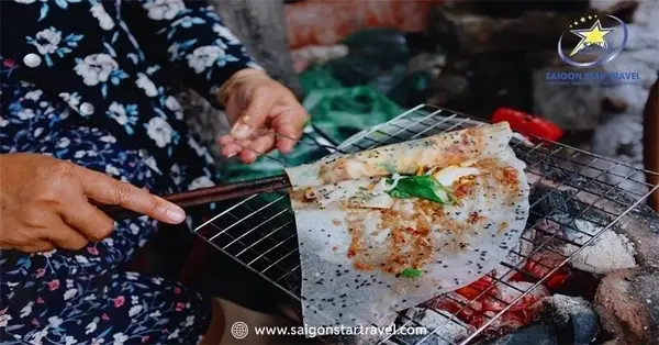 Review Chi Tiết Bánh Tráng Nướng Mắm Ruốc Tóp Mỡ: Vị Ngon Gây Thương Nhớ
