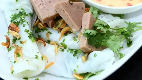 Bánh Ướt Chả Lụa Bao Nhiêu Calo? Giải Đáp Chi Tiết Và Các Lưu Ý Cho Người Quan Tâm Đến Dinh Dưỡng