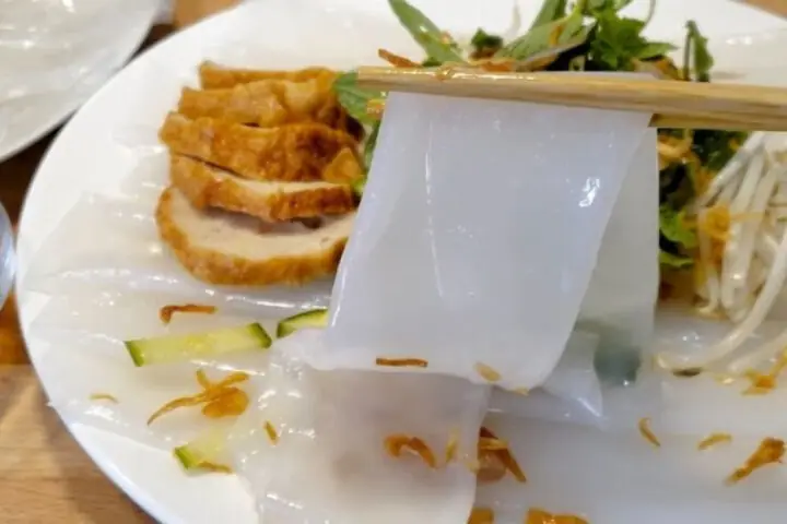 Bánh Ướt Chả Lụa Bao Nhiêu Calo? Giải Đáp Chi Tiết Và Các Lưu Ý Cho Người Quan Tâm Đến Dinh Dưỡng
