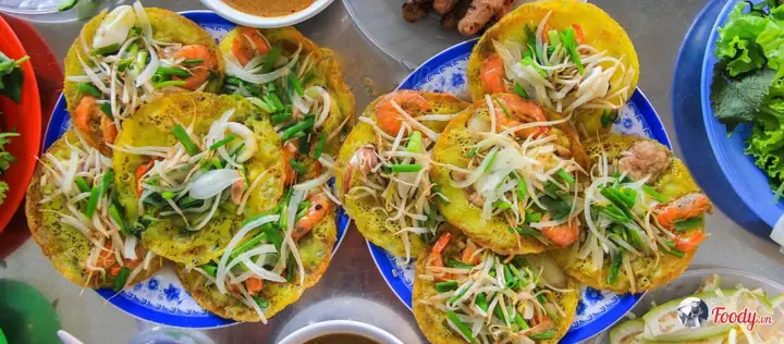 Khám Phá Đặc Sản Bánh Xèo Mực Nha Trang: Vị Giòn Tan, Cay Nồng Miền Biển