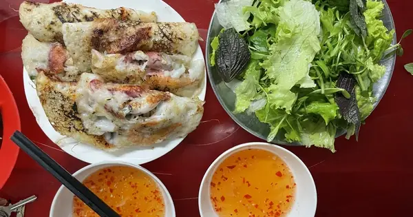 Khám Phá Đặc Sản Bánh Xèo Mực Nha Trang: Vị Giòn Tan, Cay Nồng Miền Biển