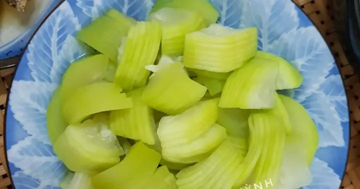 Bầu Luộc Chấm Gì Ngon? Khám Phá 10+ Loại Nước Chấm "gây Thương Nhớ" Cho Bữa Cơm Gia Đình Bầu Luộc Chấm Gì Ngon? Khám Phá 10+ Loại Nước Chấm "gây Thương Nhớ" Cho Bữa Cơm Gia Đình