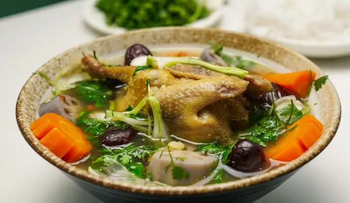 Bồ Câu Hầm Thuốc Bắc: Công Thức Bồi Bổ Sức Khỏe Chuẩn Từ Chuyên Gia Dinh Dưỡng