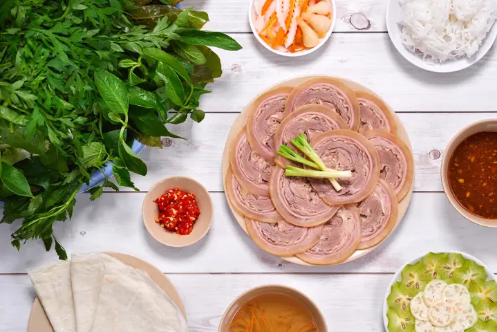 Bò Tơ Cuốn Rau Rừng: Đánh Giá Chi Tiết 5 Món Ngon "gây Nghiện" Phải Thử Bò Tơ Cuốn Rau Rừng: Đánh Giá Chi Tiết 5 Món Ngon "gây Nghiện" Phải Thử