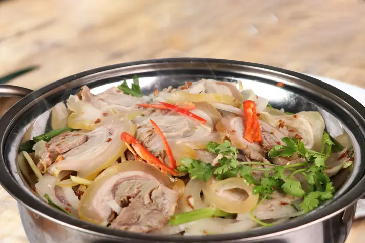 Bò Tơ Cuốn Rau Rừng: Đánh Giá Chi Tiết 5 Món Ngon "gây Nghiện" Phải Thử Bò Tơ Cuốn Rau Rừng: Đánh Giá Chi Tiết 5 Món Ngon "gây Nghiện" Phải Thử