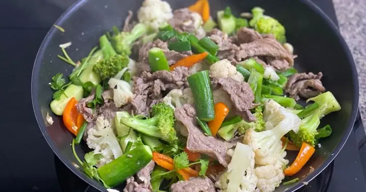 Bò Xào Nấm Thập Cẩm: Công Thức Chi Tiết Và Bí Quyết Để Món Ăn Luôn Đậm Đà, Giòn Ngon Bò Xào Nấm Thập Cẩm: Công Thức Chi Tiết Và Bí Quyết Để Món Ăn Luôn Đậm Đà, Giòn Ngon