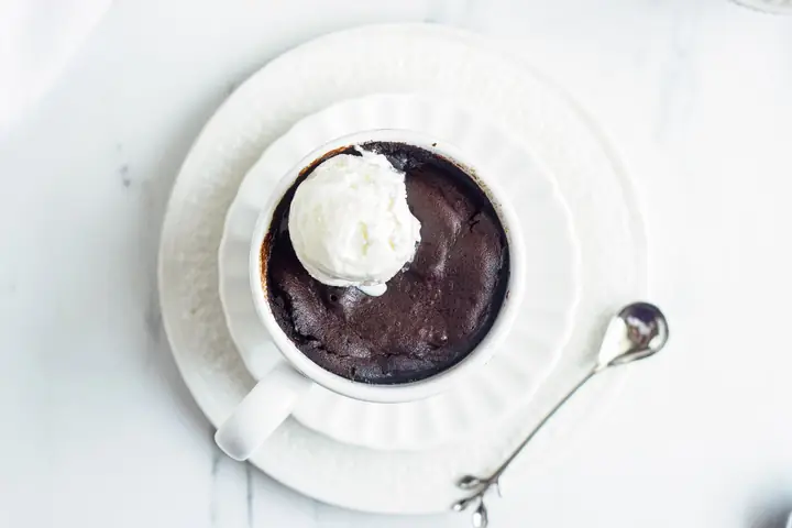 Món Bánh Brownie Cốc Đơn Giản Nhanh Chóng