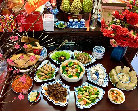 Bữa Cơm Gia Đình Ngày Tết: 10+ Món Ngon Truyền Thống Và Ý Nghĩa Sum Vầy
