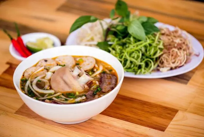 Khám Phá Hương Vị Độc Đáo Của Bún Bò Huế Đà Lạt