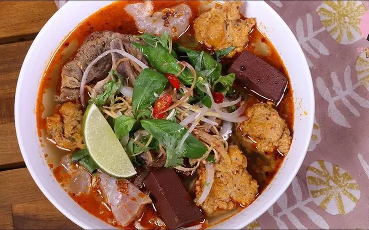 Khám Phá Hương Vị Độc Đáo Của Bún Bò Huế Đà Lạt