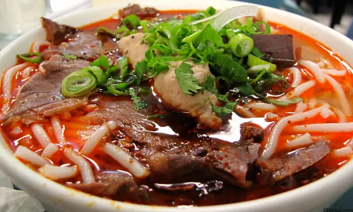 Bún Bò Huế Giò Heo: Khám Phá Hương Vị Đặc Trưng Của Ẩm Thực Cố Đô