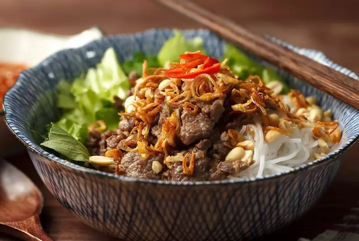 Review Chi Tiết Bún Bò Nam Bộ Bà Bà: Giá Bao Nhiêu, Mua Ở Đâu, Có Ngon Không?
