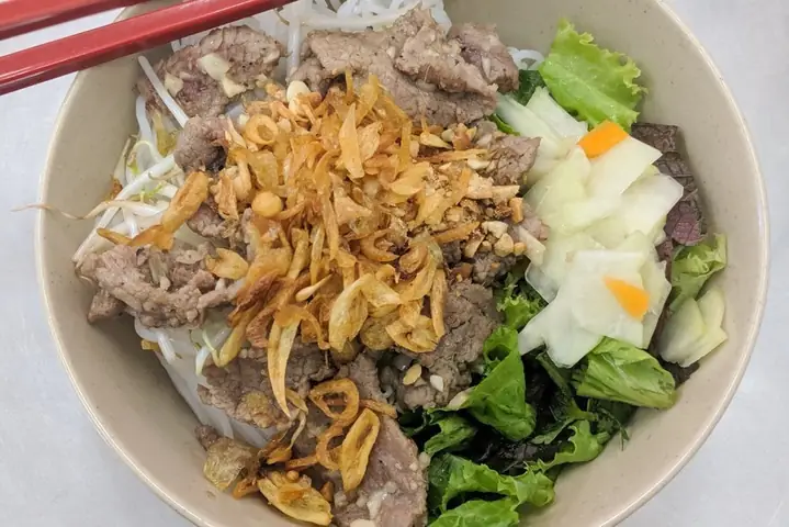 Review Chi Tiết Bún Bò Nam Bộ Bà Bà: Giá Bao Nhiêu, Mua Ở Đâu, Có Ngon Không?