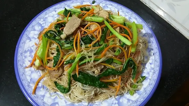 Bún Gạo Xào Thịt Heo: Hướng Dẫn Chi Tiết Từ A-z Cho Món Ngon Chuẩn Vị