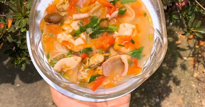 Bún Hải Sản Càng Cua: Khám Phá Hương Vị Biển Độc Đáo Trong Tô Phở Chua Cay