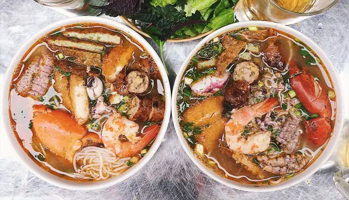 Bún Hải Sản Càng Cua: Khám Phá Hương Vị Biển Độc Đáo Trong Tô Phở Chua Cay