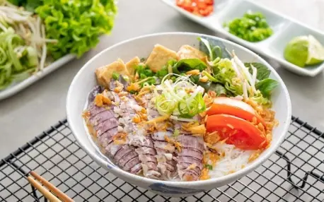 Khám Phá Ẩm Thực: Bún Hải Sản Đà Nẵng Có Gì Đặc Biệt?