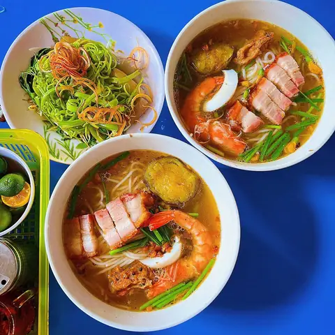 Bún Nước Lèo Cà Mau: Hương Vị Đặc Sản Trứ Danh Và Hướng Dẫn Chi Tiết Cách Nấu Tại Nhà Bún Nước Lèo Cà Mau: Hương Vị Đặc Sản Trứ Danh Và Hướng Dẫn Chi Tiết Cách Nấu Tại Nhà