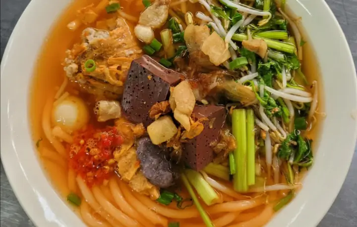 Review Bún Riêu Buôn Ma Thuột Bà Giao: Có Thực Sự Đáng “check-in” Như Lời Đồn?