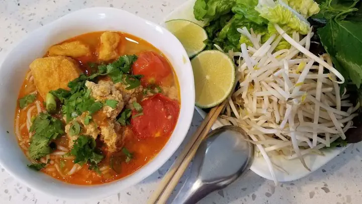 Review Bún Riêu Lốp Xe Nha Trang: Đâu Là Quán Ngon, Giá Tốt, Chất Lượng Nhất?