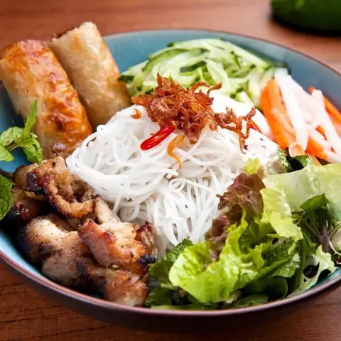 Bún Thịt Nướng Cô Lan: Khám Phá Công Thức Và Review Hương Vị Đặc Trưng