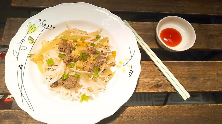 Hướng Dẫn Chi Tiết Cách Làm Bún Xào Thịt Bò Rau Cải Thơm Ngon, Chuẩn Vị Nhà Hàng