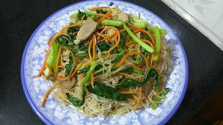 Hướng Dẫn Chi Tiết Cách Làm Bún Xào Thịt Bò Rau Cải Thơm Ngon, Chuẩn Vị Nhà Hàng
