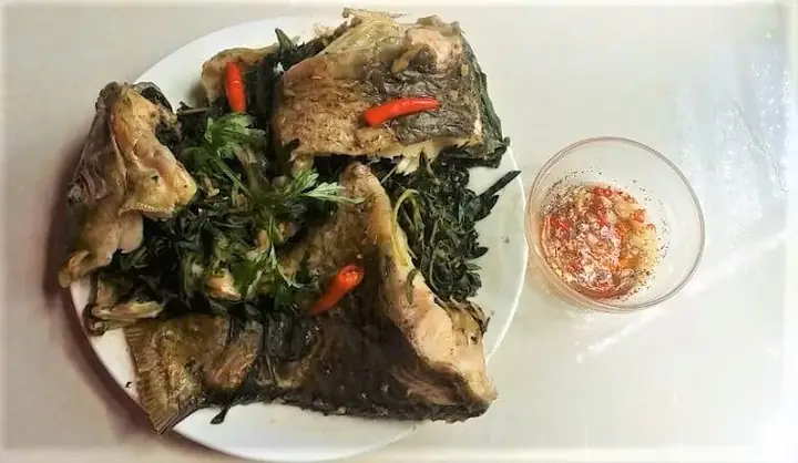 Cá Chép Hấp Lá Ngải: Cách Chế Biến Món Ăn Dân Dã Bổ Dưỡng Và Thơm Ngon