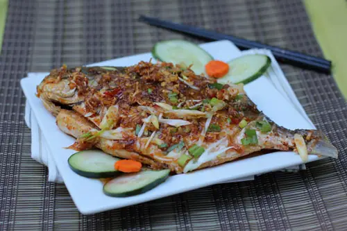 Cá Chim Kho Sả Ớt: Công Thức Chi Tiết Và Bí Quyết Để Món Ăn Đậm Đà Khó Cưỡng Cá Chim Kho Sả Ớt: Công Thức Chi Tiết Và Bí Quyết Để Món Ăn Đậm Đà Khó Cưỡng