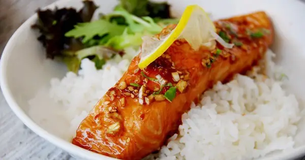 Cá Hồi Nướng Mật Ong: Công Thức Hoàn Hảo Từ A-z Cho Người Mới Bắt Đầu Cá Hồi Nướng Mật Ong: Công Thức Hoàn Hảo Từ A-z Cho Người Mới Bắt Đầu