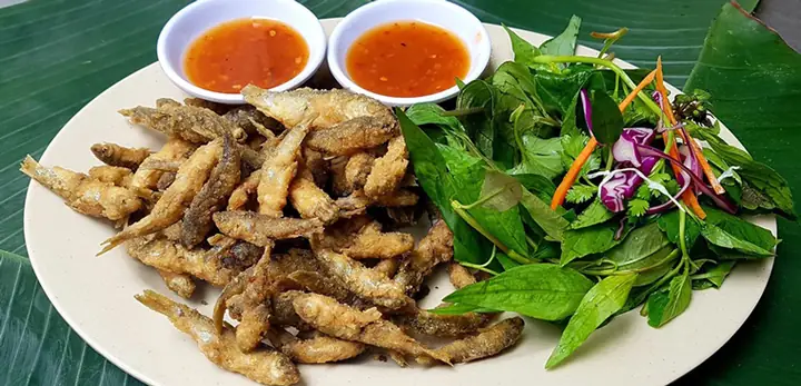 Đánh Giá Chi Tiết: Cá Linh Non Chiên Giòn – Món Ngon Đặc Sản Hay Chỉ Là "tiếng Thơm" Nhất Thời?