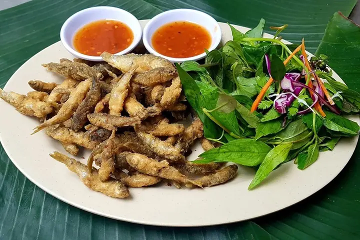 Đánh Giá Chi Tiết: Cá Linh Non Chiên Giòn – Món Ngon Đặc Sản Hay Chỉ Là "tiếng Thơm" Nhất Thời?