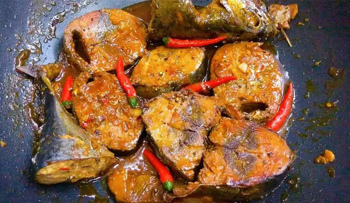 Cá Ngừ Kho Nước Dừa Ngon Tuyệt: Công Thức Chi Tiết Và Bí Quyết Từ Đầu Bếp
