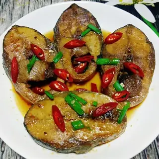 Cá Ngừ Kho Nước Dừa Ngon Tuyệt: Công Thức Chi Tiết Và Bí Quyết Từ Đầu Bếp