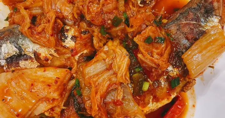 Cá Nục Kho Kim Chi: Công Thức Chuẩn Vị, Thịt Cá Chắc Ngọt, Cay Nồng Hấp Dẫn