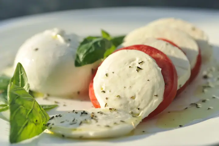 Các Loại Phô Mai Mozzarella Phổ Biến Và Cách Phân Biệt
