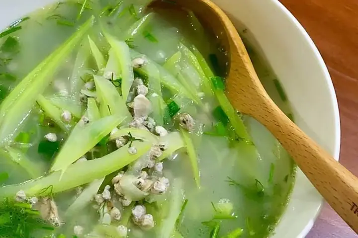 Hướng Dẫn Chi Tiết Các Cách Băm Bầu Nấu Canh Ngon Và Chuẩn Vị