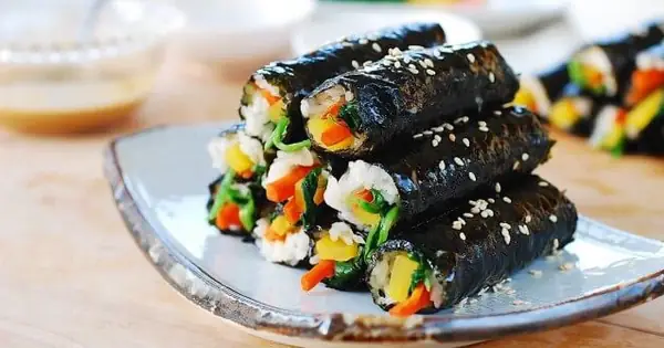 Cách Cuộn Kimbap Bằng Tay Ngon Chuẩn Vị Hàn Quốc Ngay Tại Bếp Nhà Cách Cuộn Kimbap Bằng Tay Ngon Chuẩn Vị Hàn Quốc Ngay Tại Bếp Nhà