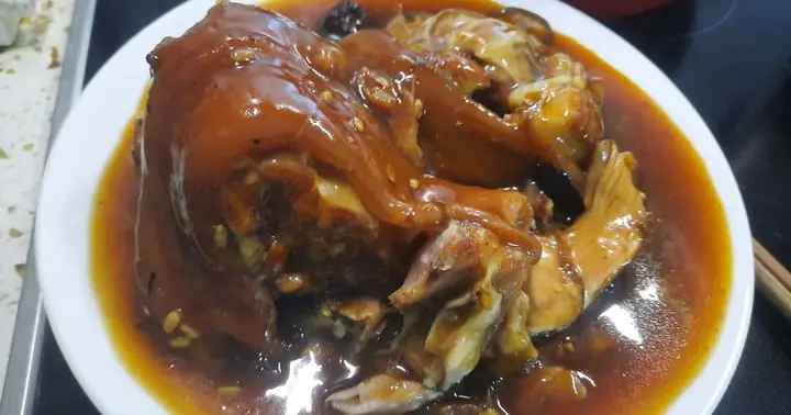 Cách Hầm Chân Giò Ăn Với Bánh Mì Chuẩn Vị, Béo Ngậy Khó Cưỡng Cách Hầm Chân Giò Ăn Với Bánh Mì Chuẩn Vị, Béo Ngậy Khó Cưỡng