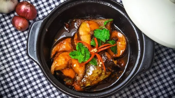 Cách Kho Cá Lóc Ngon Tại Nhà Chuẩn Vị, Thịt Chắc Không Bị Nát