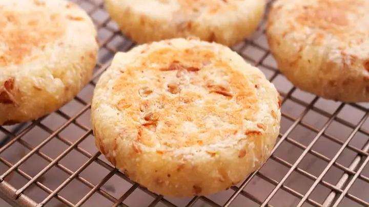 Cách Làm Bánh Khoai Mì Nướng Bằng Chảo Chống Dính