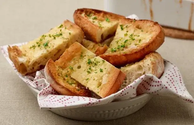 Cách Làm Bánh Mì Bơ Tỏi Kiểu Pháp